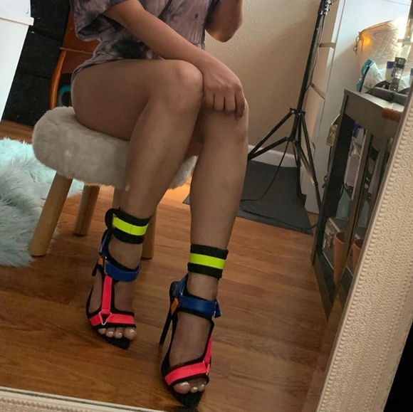 Last Size 6 🔥🖤Neon Harness Strap Pointed Heel - Picture 4 of 8